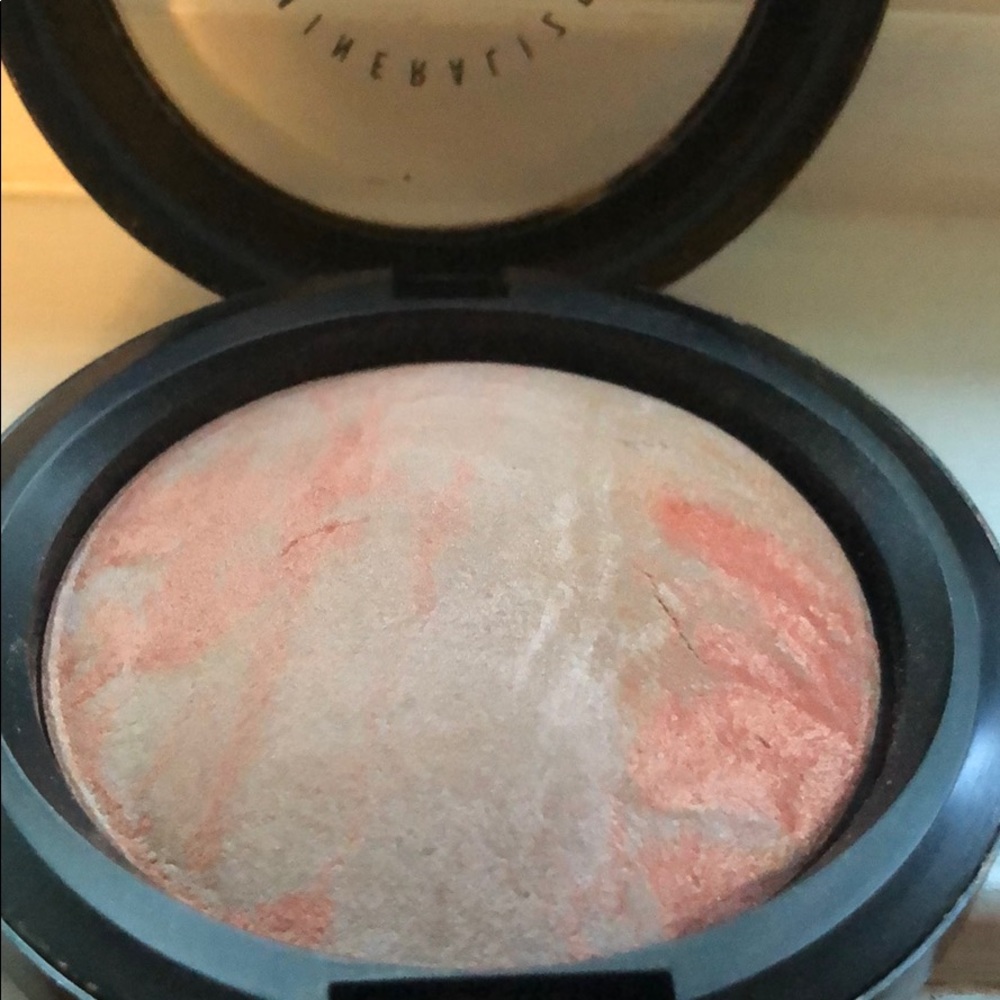 COPY - Mac mineralized skinfinish in Adored